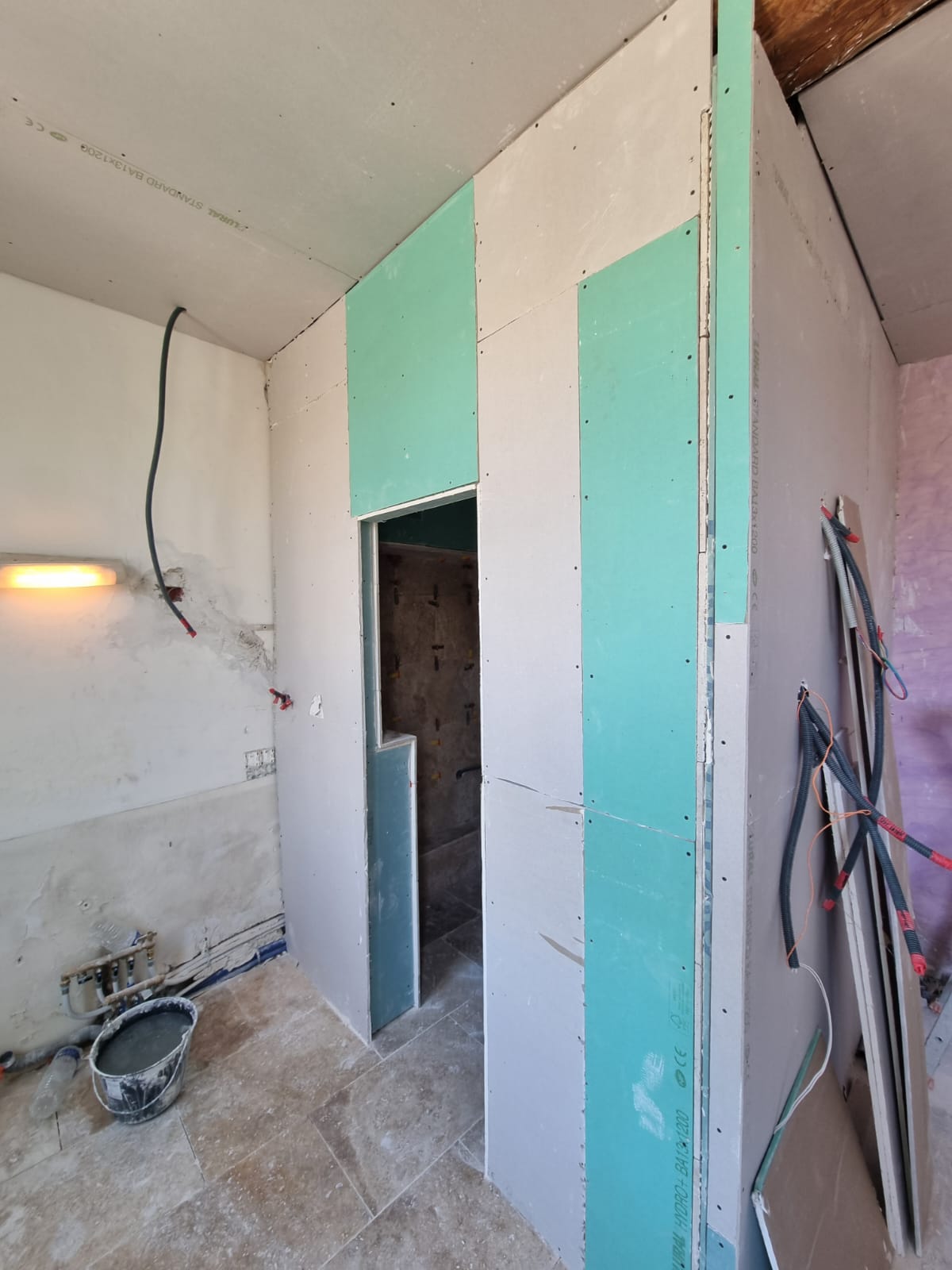 Avant, salle de bains